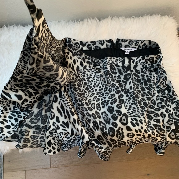BB Dakota Leopard Wrap Mini Skirt with Ruffle, Size 8 - Picture 7 of 11